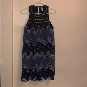 Sleeveless patterned dress w/beaded collar